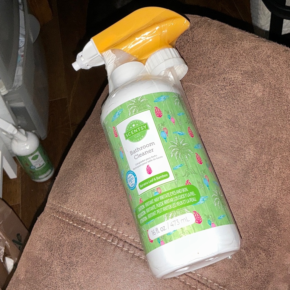 Scentsy Banana leaf and bamboo bathroom cleaner 🛀 *New